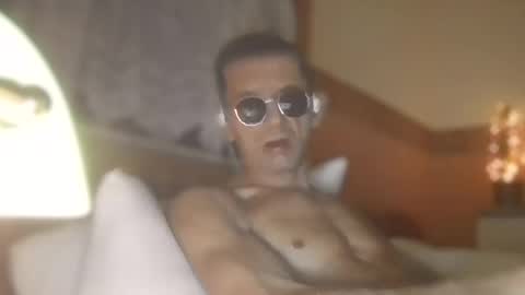 Snapshot of dreambob chatting on 10.25.25 Dreambob online show from 10.25.25