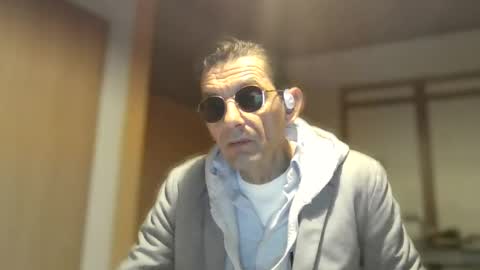 Snapshot of dreambob chatting on 11.22.25 Dreambob online show from 11.22.25