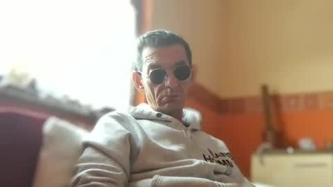 Snapshot of dreambob chatting on 11.23.25 Dreambob online show from 11.23.25