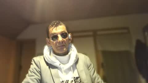 Snapshot of dreambob chatting on 11.27.25 Dreambob online show from 11.27.25