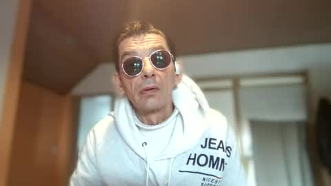 Snapshot of dreambob chatting on 11.27.25 Dreambob online show from 11.27.25