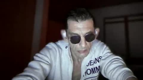 Snapshot of dreambob chatting on 11.29.25 Dreambob online show from 11.29.25