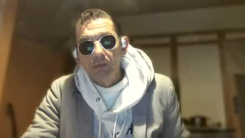 Snapshot of dreambob chatting on 12.01.25 Dreambob online show from 12.01.25