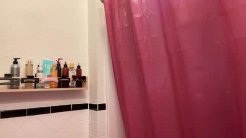 RIRI OR DREAMY online show from 12.10.24