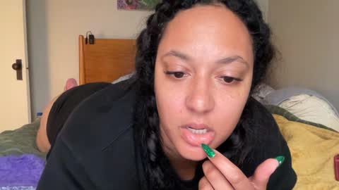 RIRI OR DREAMY online show from 12.22.24