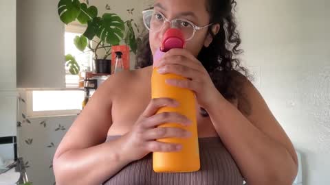 RIRI OR DREAMY online show from 01.31.25