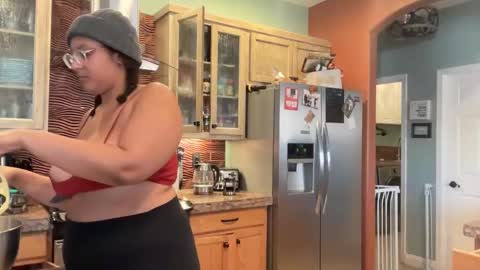 RIRI OR DREAMY online show from 02.14.25