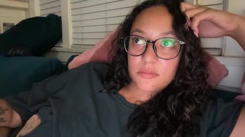 RIRI OR DREAMY online show from 09.18.25