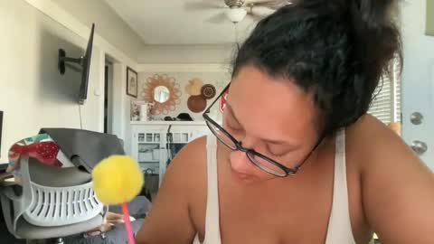 RIRI OR DREAMY online show from 09.23.25