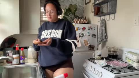 RIRI OR DREAMY online show from 10.07.25