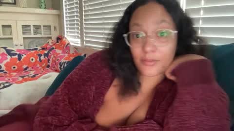 RIRI OR DREAMY online show from 10.18.25