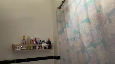 RIRI OR DREAMY online show from 11.08.25