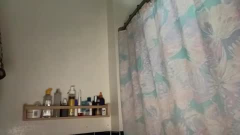 RIRI OR DREAMY online show from 11.16.25