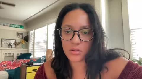 RIRI OR DREAMY online show from 11.18.25