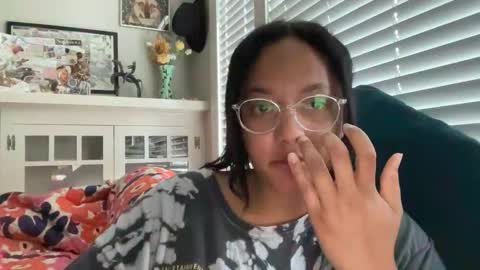 RIRI OR DREAMY online show from 04.18.26