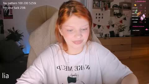 Snapshot of dreamysoul chatting on 11.10.25 my name is Lia online show from 11.10.25