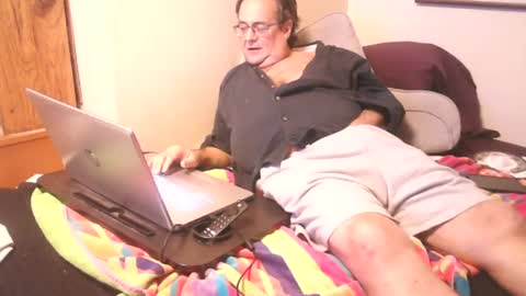 Snapshot of drfeelgood777 chatting on 01.06.25 Dr. Feelgood online show from 01.06.25