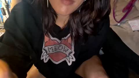 Snapshot of drippinglilygagwell chatting on 11.12.25 drippinglilygagwell online show from 11.12.25