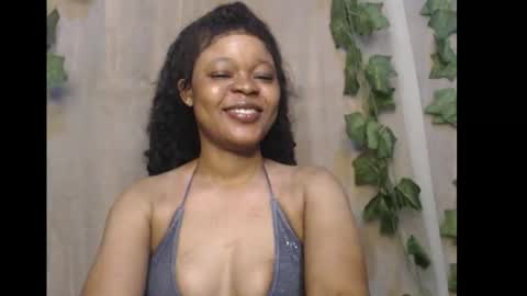 Snapshot of dripqueenx chatting on 12.19.25 linda online show from 12.19.25