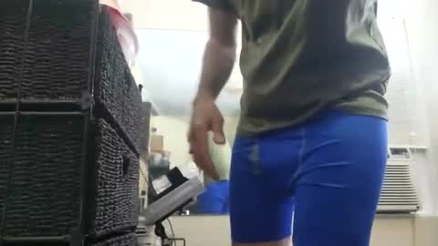 Snapshot of drmbigg chatting on 06.27.26 Hello Hope you enjoy what you see. I love attention in dirty talk and tips thickcock edging precum dirtyTalk C2C online show from 06.27.26