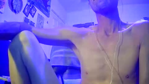 Snapshot of druedowm chatting on 12.18.25 druedowm online show from 12.18.25