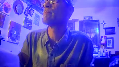 Snapshot of druedowm chatting on 12.20.25 druedowm online show from 12.20.25