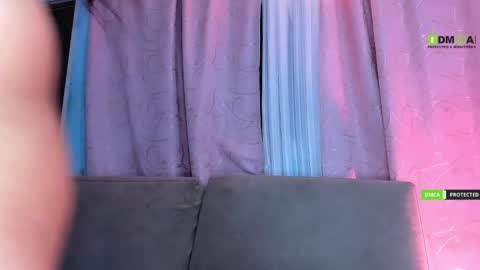 Snapshot of duamilktits chatting on 11.28.25 duamilktits online show from 11.28.25