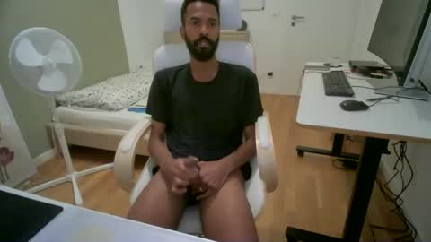 Snapshot of dudecologne chatting on 12.12.24 DudeCologne online show from 12.12.24