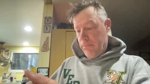 Snapshot of dudeinnh chatting on 09.16.25 Steve online show from 09.16.25