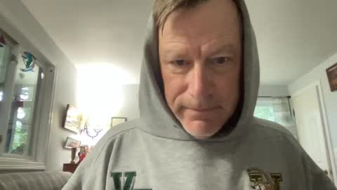 Snapshot of dudeinnh chatting on 09.17.25 Steve online show from 09.17.25