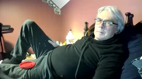 Snapshot of dug38 chatting on 12.15.25 Doug online show from 12.15.25