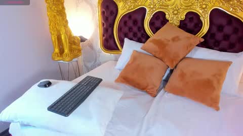 Snapshot of dulce_26_ chatting on 12.17.25 Lucy online show from 12.17.25