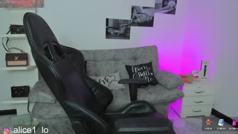 Snapshot of dulce_alice_ chatting on 01.14.25  ALICE  online show from 01.14.25