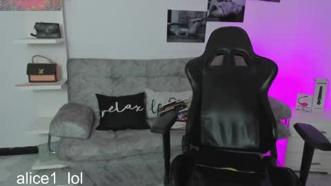 Snapshot of dulce_alice_ chatting on 03.06.25  ALICE  online show from 03.06.25