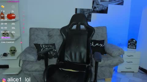 Snapshot of dulce_alice_ chatting on 10.07.25  ALICE  online show from 10.07.25