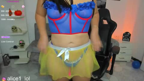 Snapshot of dulce_alice_ chatting on 10.11.25  ALICE  online show from 10.11.25