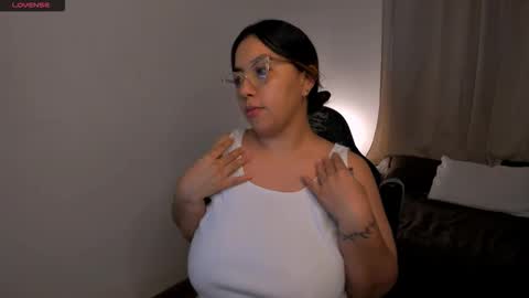 Snapshot of dulce_brithany chatting on 10.17.25 dulce brithany online show from 10.17.25