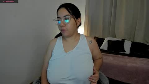 Snapshot of dulce_brithany chatting on 10.25.25 dulce brithany online show from 10.25.25