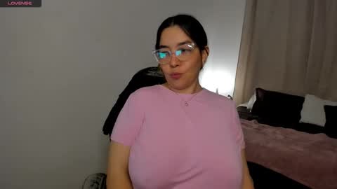 Snapshot of dulce_brithany chatting on 11.04.25 dulce brithany online show from 11.04.25