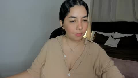 Snapshot of dulce_brithany chatting on 12.18.25 dulce brithany online show from 12.18.25