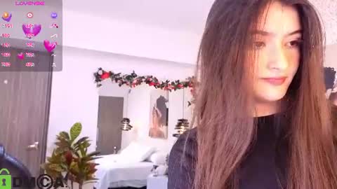 Snapshot of dulce_isabel_ chatting on 06.17.26 dulce_isabel_ online show from 06.17.26