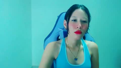 Snapshot of dulce_mauren chatting on 12.19.25 dulce_mauren online show from 12.19.25