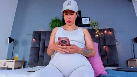 DULCE AURORA online show from 04.15.26