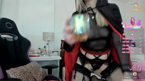 Snapshot of dulcejulia chatting on 10.30.25 Sweetnina online show from 10.30.25