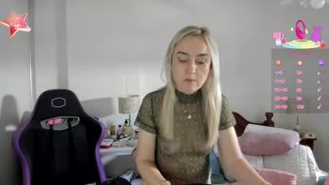 Snapshot of dulcejulia chatting on 11.05.25 Sweetnina online show from 11.05.25