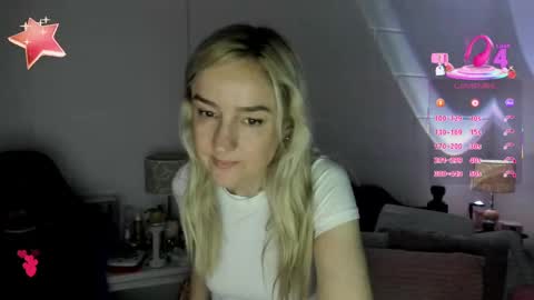 Snapshot of dulcejulia chatting on 11.11.25 Sweetnina online show from 11.11.25