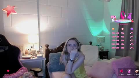 Snapshot of dulcejulia chatting on 11.28.25 Sweetnina online show from 11.28.25