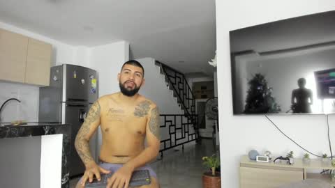 Snapshot of dulceromance chatting on 12.20.24 Jlozada05 online show from 12.20.24