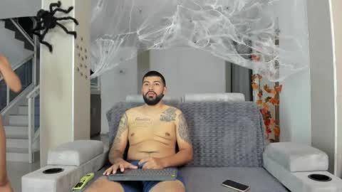 Snapshot of dulceromance chatting on 10.25.25 Jlozada05 online show from 10.25.25