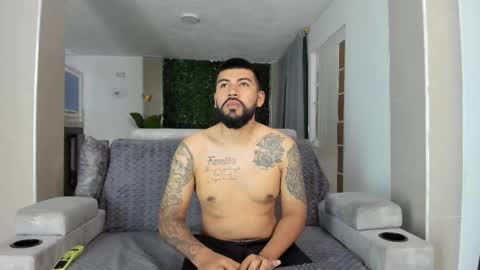 Snapshot of dulceromance chatting on 11.18.25 Jlozada05 online show from 11.18.25